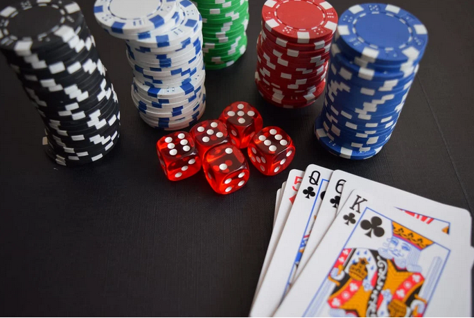 The Pros of Gambling Online and Why You Should Do It